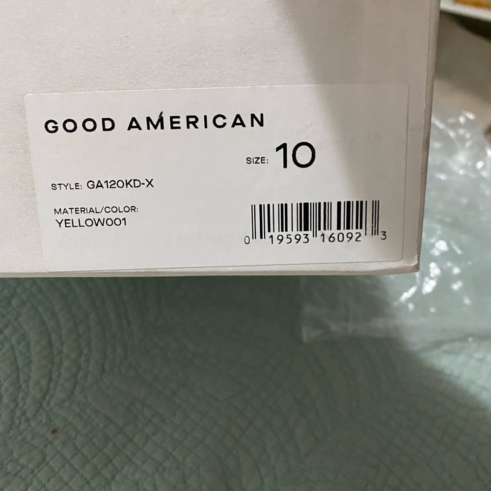 GOOD AMERICAN Crystal crush lucite sandal in ๐ lemonade ๐ - Picture 4 of 7